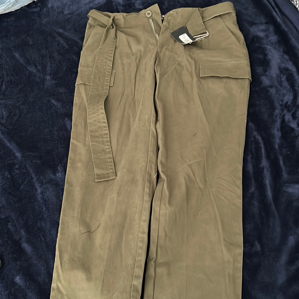 Army Green Cargo pants -Fashion Nova - New - US Size XL